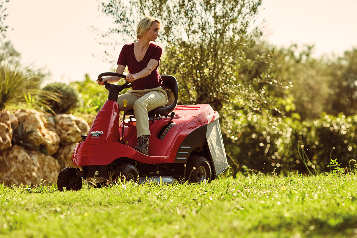 Газонокосилка бензиновая Honda HF1211 K3 HE